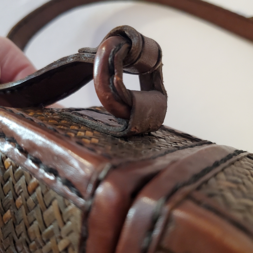 Lined Vintage Woven Crossbody Bag - Picture 3 of 14